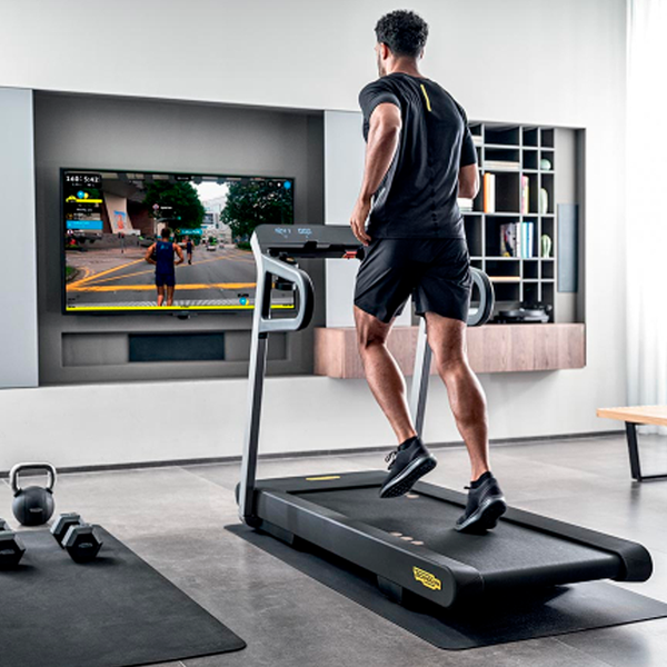 Беговая дорожка Technogym MyRun Cosmo Black MyRun Cosmo Black фото